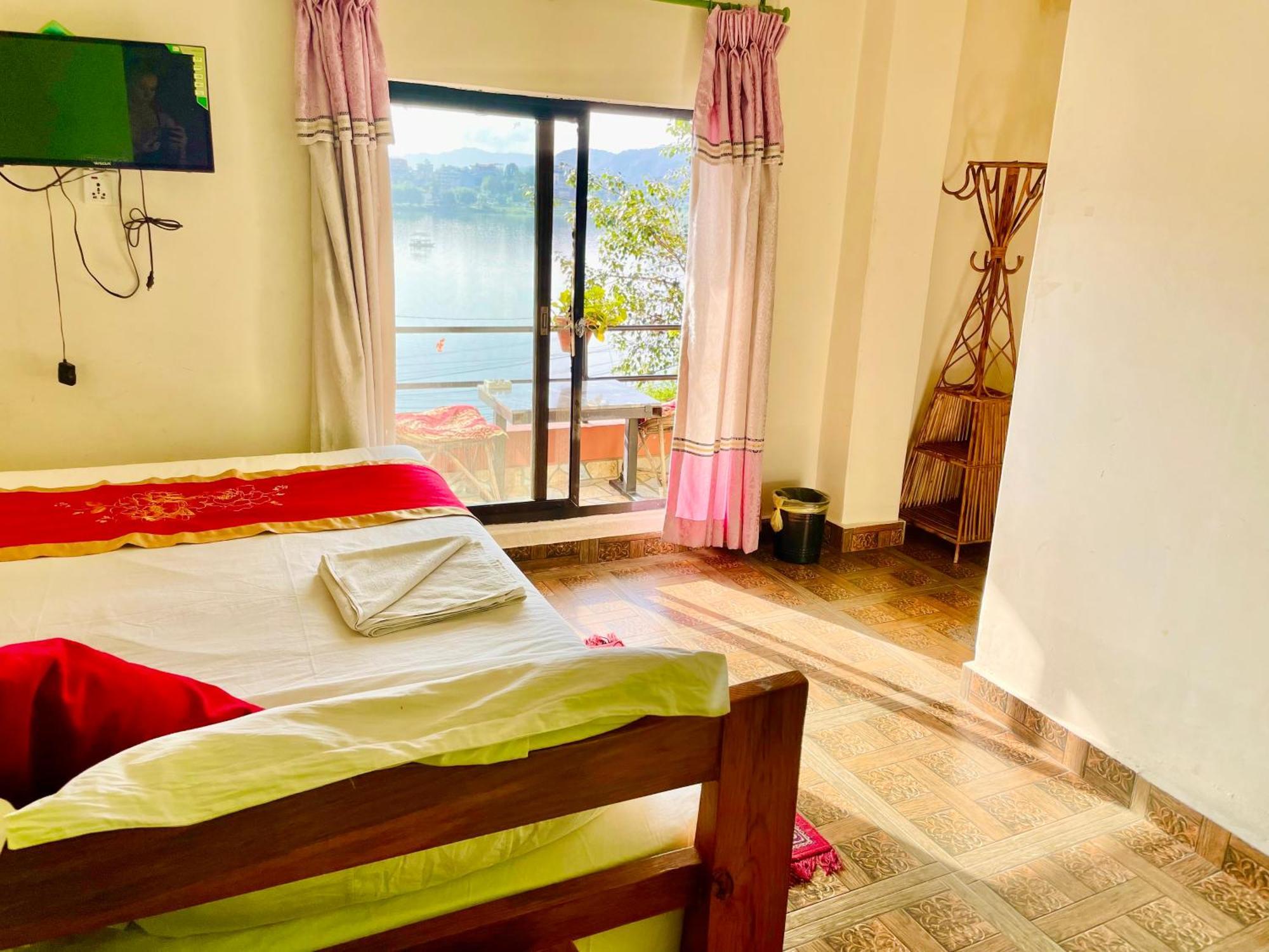 Hotel Fewa Corner & Restro Pokhara Exterior foto