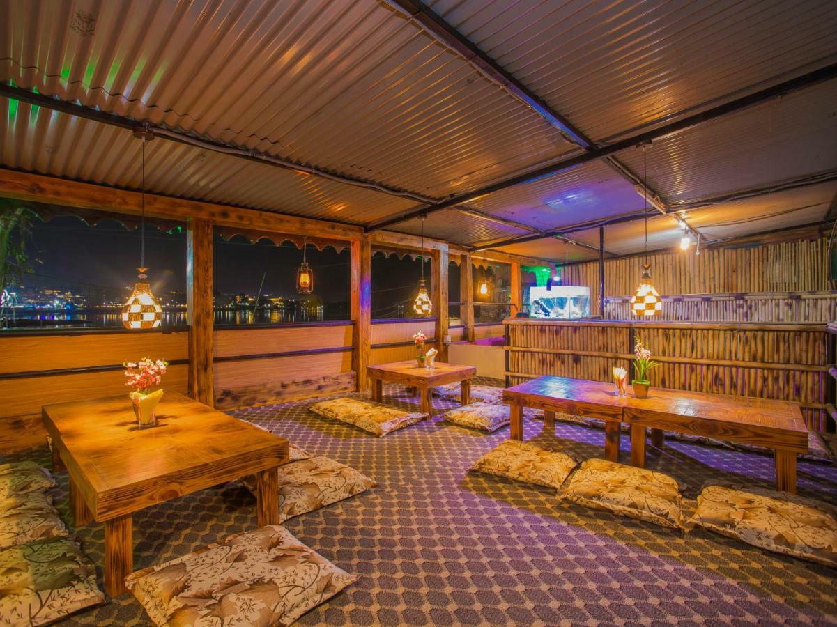 Hotel Fewa Corner & Restro Pokhara Exterior foto